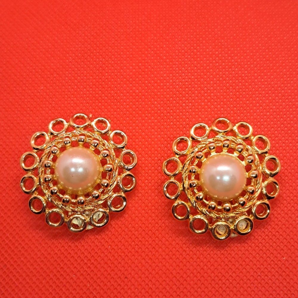 Paolo Gucci Vintage Signed Gold Tone Filigree Faux Pearl Clip-on Earrings